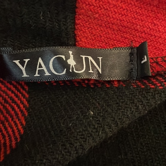 Red and black checked vest w/pockets - Picture 5 of 6